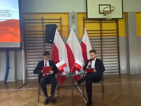 Patriotyczne śpiewanie na Zielonce czyli co nam w duszy gra