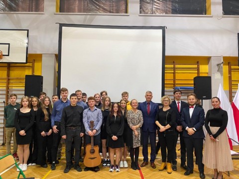 Patriotyczne śpiewanie na Zielonce czyli co nam w duszy gra