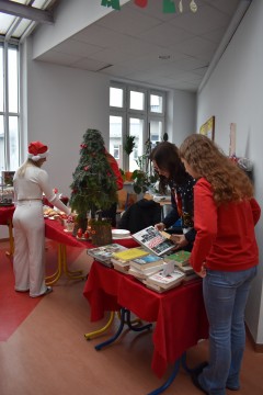 Charytatywny  Kiermasz Mikołajkowy w Technikum im. J. Piłsudskiego