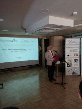 Konferencja „Zmiany w edukacji ekonomicznej dzieci i młodzieży – wyzwania i propozycje”.