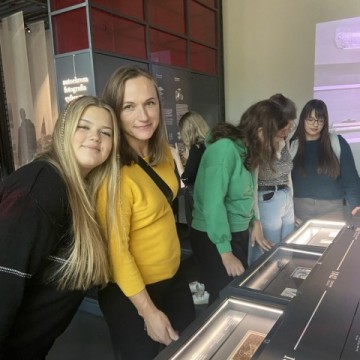 ‘Co robi zdjęcie?’ - Wycieczka zawodoznawcza fotografów z Technikum im. J. Piłsudskiego w Brzesku.