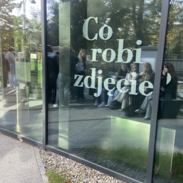 ‘Co robi zdjęcie?’ - Wycieczka zawodoznawcza fotografów z Technikum im. J. Piłsudskiego w Brzesku.