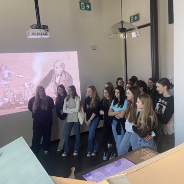 ‘Co robi zdjęcie?’ - Wycieczka zawodoznawcza fotografów z Technikum im. J. Piłsudskiego w Brzesku.