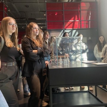 ‘Co robi zdjęcie?’ - Wycieczka zawodoznawcza fotografów z Technikum im. J. Piłsudskiego w Brzesku.