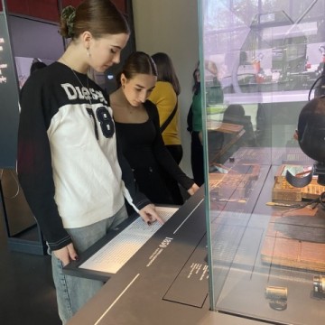 ‘Co robi zdjęcie?’ - Wycieczka zawodoznawcza fotografów z Technikum im. J. Piłsudskiego w Brzesku.