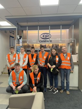 Wycieczka klasy 3bmk z Zielonki do Firmy CANPACK FIP - Praktyczne Spojrzenie na Zawód Kierowcy Mechanika