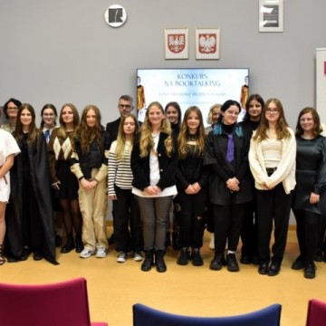 „Czytasz – więc jesteś” czyli booktalkingowe zmagania uczennic Technikum im. J.Piłsudskiego