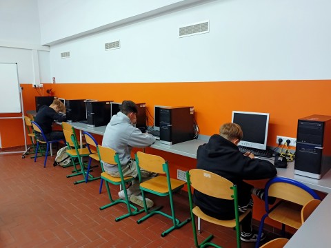 Etap szkolny Olimpiady Wiedzy Geodezyjnej i Kartograficznej na Zielonce