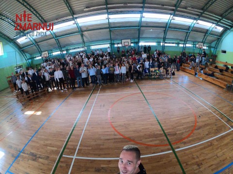 Wolność widziana oczami współczesnej młodzieży - bez narkotyków, bez dopalaczy, bez alkoholu.