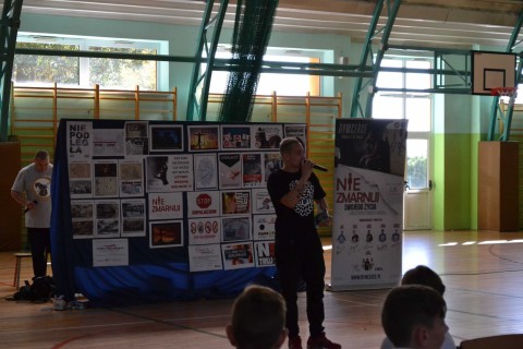 Wolność widziana oczami współczesnej młodzieży - bez narkotyków, bez dopalaczy, bez alkoholu.