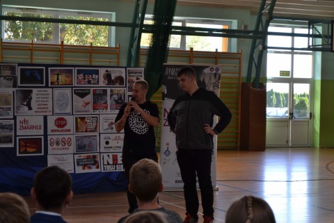 Wolność widziana oczami współczesnej młodzieży - bez narkotyków, bez dopalaczy, bez alkoholu.