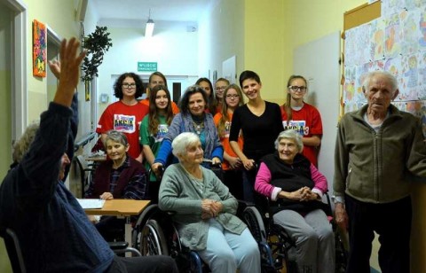 Pomalowali świat chorych na żółto i na niebiesko…