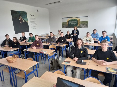 Akcja Żonkile w ZSTiB w Brzesku - Łączy nas pamięć