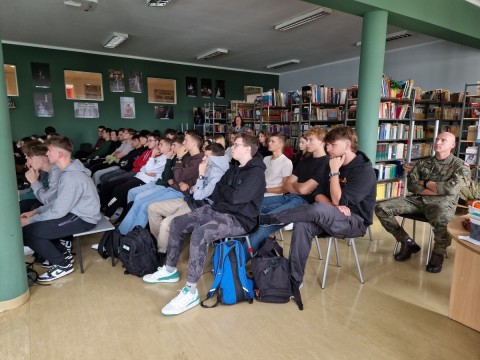 Spotkanie młodzieży z Technikum im. J. Piłsudskiego w Brzesku z przedstawicielami Wojskowego Centrum Rekrutacji w Tarnowie