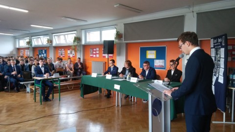 HONOR CZY POKÓJ? - DEBATA OKSFORDZKA NA ZIELONCE