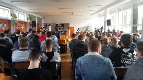 HONOR CZY POKÓJ? - DEBATA OKSFORDZKA NA ZIELONCE