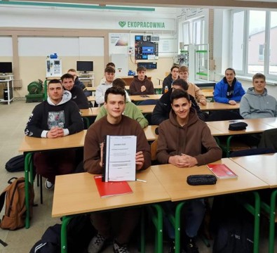 Nowe uprawnienia, nowe możliwości dla uczniów z Zielonki - Technik Elektryk po Kursie SEP