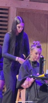 Uczennice z Zielonki na Tarnowskim Festiwalu Fryzjerskim