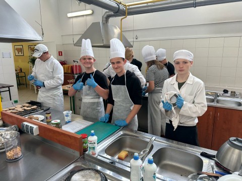 Warsztaty zdrowego stylu życia - teoria, praktyka i ruch w ZSTiB.