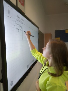 „Fachowcy w swojej branży” – nowoczesny sprzęt dla Technikum im. J. Piłsudskiego w Brzesku