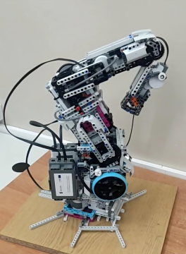 Robot z LEGO w służbie edukacji - projekt ucznia Zielonki w ogólnopolskim konkursie!