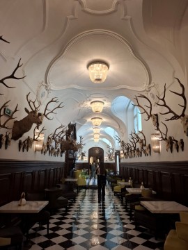 Wycieczka klas pierwszych z Technikum im. J. Piłsudskiego do Pałacu Goetza