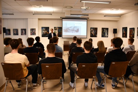 „Cudze chwalicie, swego nie znacie” - czerwcowe lekcje w bibliotece, muzeum, galerii i plenerze uczniów z Zielonki
