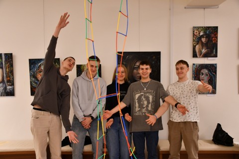 „Cudze chwalicie, swego nie znacie” - czerwcowe lekcje w bibliotece, muzeum, galerii i plenerze uczniów z Zielonki