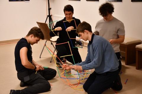 „Cudze chwalicie, swego nie znacie” - czerwcowe lekcje w bibliotece, muzeum, galerii i plenerze uczniów z Zielonki