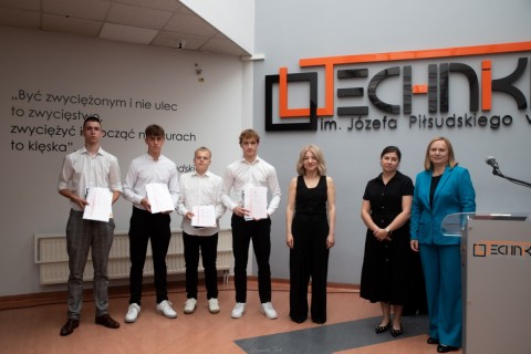 Uroczyste zakończenie roku szkolnego 2024/25 w Technikum im. J. Piłsudskiego w Brzesku