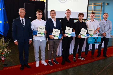 „Sukces to suma małych wysiłków powtarzanych dzień po dniu” - pożegnanie absolwentów Branżowej Szkoły I Stopnia