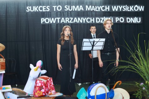 „Sukces to suma małych wysiłków powtarzanych dzień po dniu” - pożegnanie absolwentów Branżowej Szkoły I Stopnia