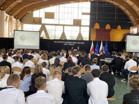 "Najlepszym czasem, żeby zacząć, jest teraz" - INAUGURACJA ROKU SZKOLNEGO 2025/2026 w ZSTiB