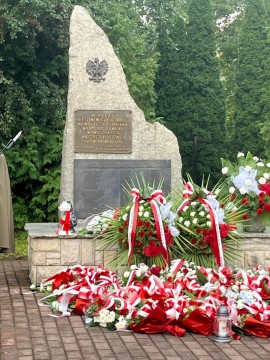 Młodzież Technikum im. Józefa Piłsudskiego pamięta! 86. rocznica bombardowania węzła kolejowego Brzesko-Słotwina