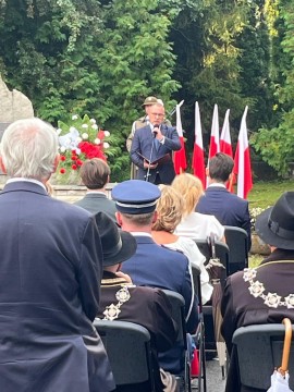 Młodzież Technikum im. Józefa Piłsudskiego pamięta! 86. rocznica bombardowania węzła kolejowego Brzesko-Słotwina