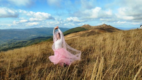 Portrety z wiatrem w tle