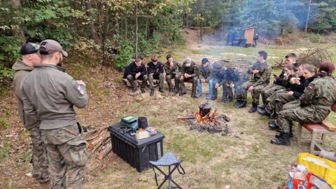 Uczniowie z Czchowa na obozie przetrwania