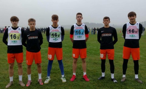 Sukces uczniów Technikum im. J. Piłsudskiego na Małopolskiej Licealiadzie w Sztafetowych Biegach Przełajowych