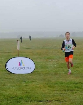 Sukces uczniów Technikum im. J. Piłsudskiego na Małopolskiej Licealiadzie w Sztafetowych Biegach Przełajowych