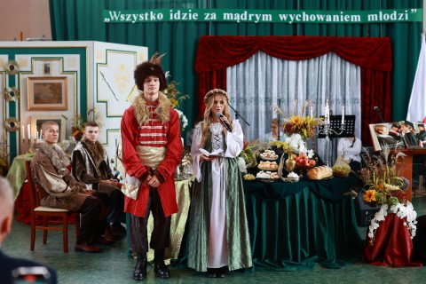 „Wszystko idzie za mądrym wychowaniem młodzi” - Powiatowy Dzień Edukacji Narodowej w Zespole Szkół Technicznych i Branżowych w Brzesku