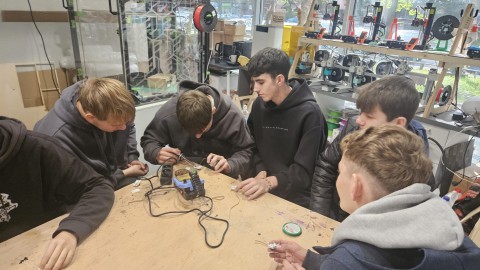 Prąd, druk 3D i dobra energia - uczniowie 1TE z Zielonki w akcji!