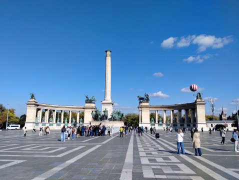 Niezapomniana wycieczka do Budapesztu – uczniowie z Zielonki na tropie historii i kultury Węgier