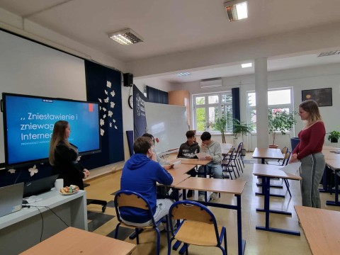 „Nie wszystko wolno w sieci – rozmowa z adwokatem o granicach słowa”