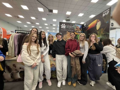 Uczniowie z Technikum im. J. Piłsudskiego w Brzesku na Targach Książki w Krakowie