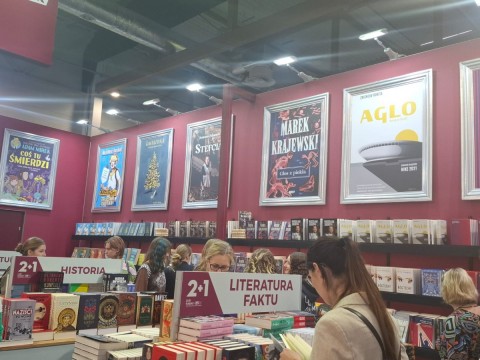 Uczniowie z Technikum im. J. Piłsudskiego w Brzesku na Targach Książki w Krakowie