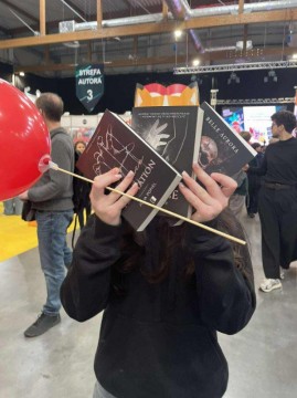 Uczniowie z Technikum im. J. Piłsudskiego w Brzesku na Targach Książki w Krakowie