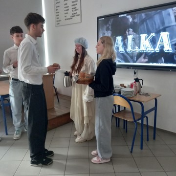 Śniadanie w sklepie Mincla -„Lalka” - projekt edukacyjny w ZSTiB, II edycja