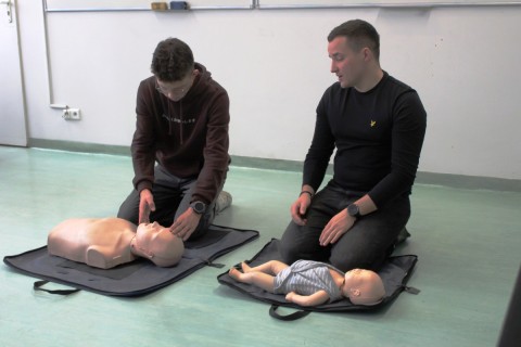 Technikum im. J. Piłsudskiego w Brzesku: RATUJMY RAZEM! Kurs pierwszej pomocy dla przyszłych logistyków w ramach współpracy z firmą Zasada Trans Spedition