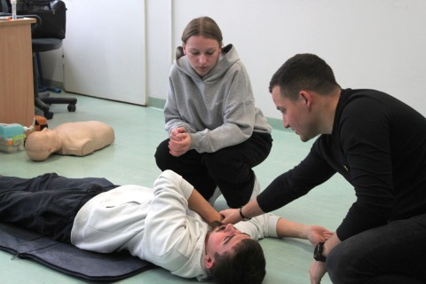 Technikum im. J. Piłsudskiego w Brzesku: RATUJMY RAZEM! Kurs pierwszej pomocy dla przyszłych logistyków w ramach współpracy z firmą Zasada Trans Spedition