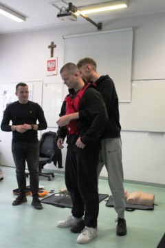 Technikum im. J. Piłsudskiego w Brzesku: RATUJMY RAZEM! Kurs pierwszej pomocy dla przyszłych logistyków w ramach współpracy z firmą Zasada Trans Spedition